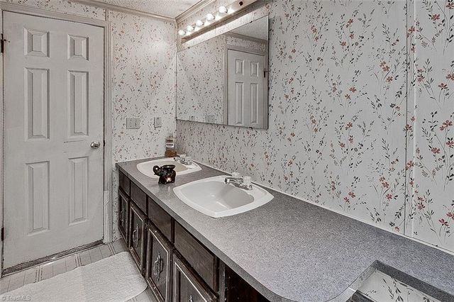 5333 Greywood Drive, Greensboro, NC 27406