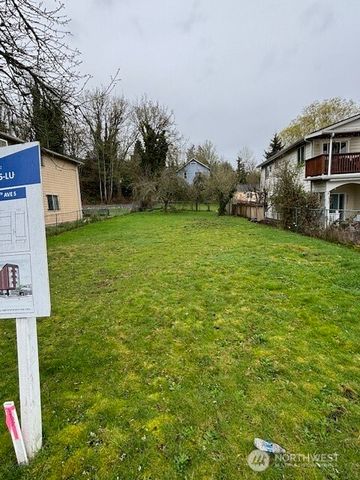 9025 46th Avenue S, Seattle, WA 98118