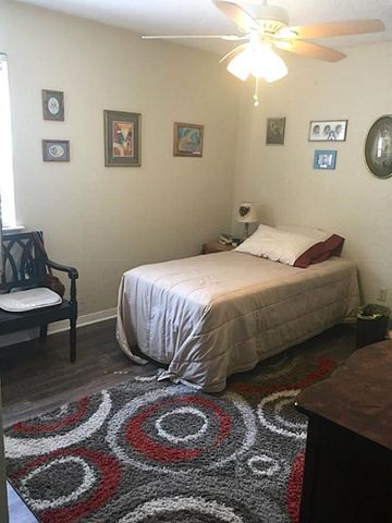 2402 Sycamore Avenue B3, Huntsville, TX 77320