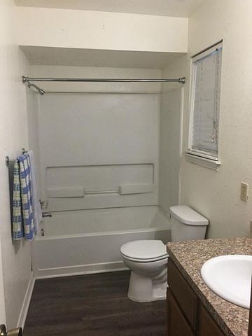 2402 Sycamore Avenue B3, Huntsville, TX 77320