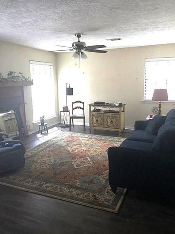 2402 Sycamore Avenue B3, Huntsville, TX 77320