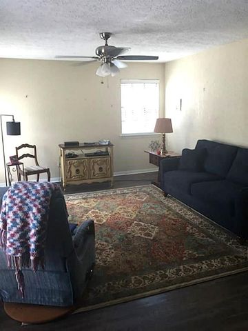2402 Sycamore Avenue B3, Huntsville, TX 77320