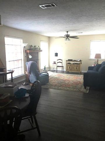 2402 Sycamore Avenue B3, Huntsville, TX 77320