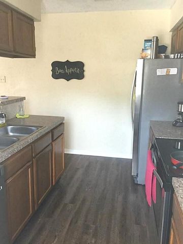 2402 Sycamore Avenue B3, Huntsville, TX 77320
