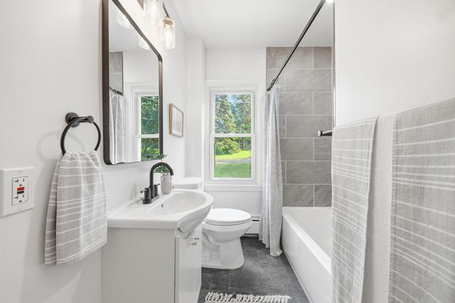 445 Lark Avenue E, Maplewood, MN 55117