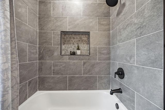 445 Lark Avenue E, Maplewood, MN 55117