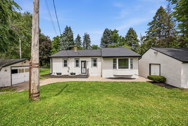 445 Lark Avenue E, Maplewood, MN 55117