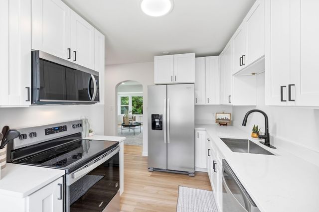 445 Lark Avenue E, Maplewood, MN 55117