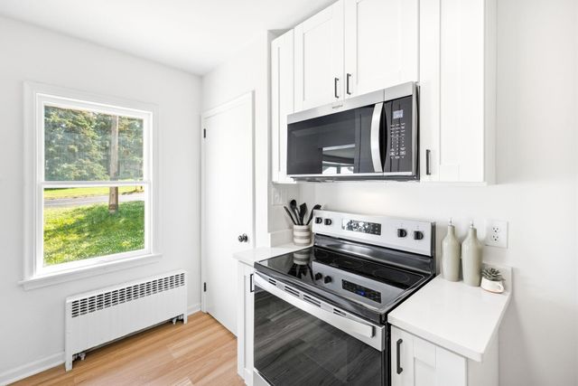 445 Lark Avenue E, Maplewood, MN 55117