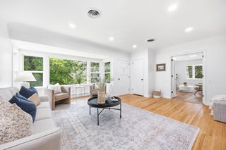 445 Lark Avenue E, Maplewood, MN 55117