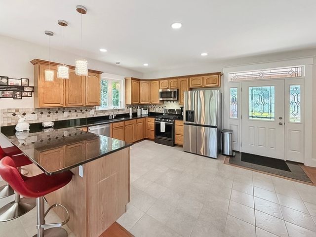 8 Dulcies Pt Rd, Kingston, NH 03848
