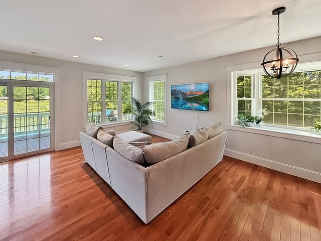 8 Dulcies Pt Rd, Kingston, NH 03848