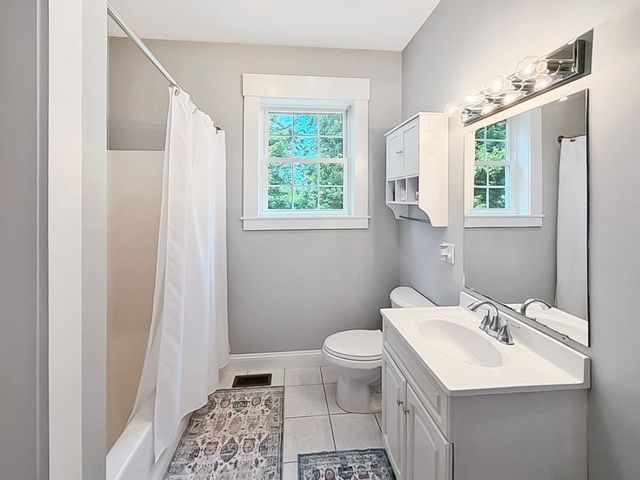 8 Dulcies Pt Rd, Kingston, NH 03848