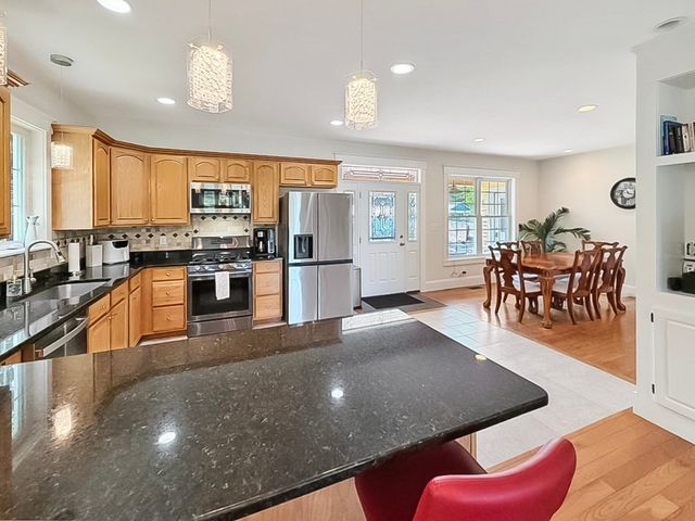 8 Dulcies Pt Rd, Kingston, NH 03848