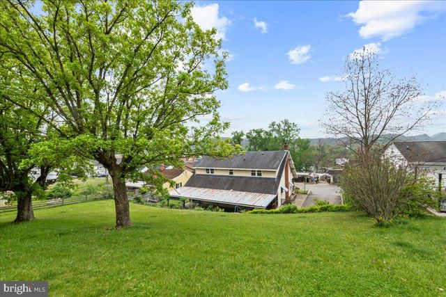 132 WASHINGTON ST, Hancock, MD 21750
