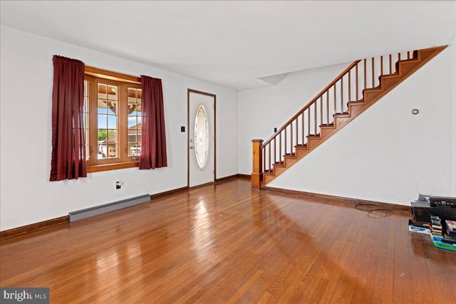 132 WASHINGTON ST, Hancock, MD 21750