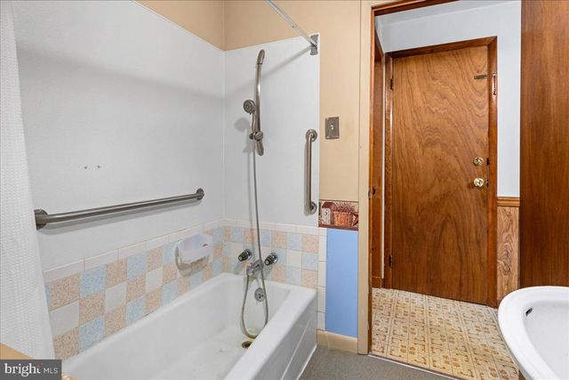 132 WASHINGTON ST, Hancock, MD 21750