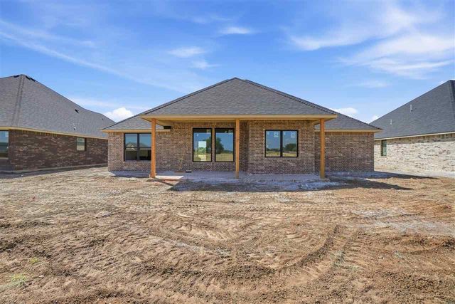 3806 NE Fieldcrest, Lawton, OK 73507