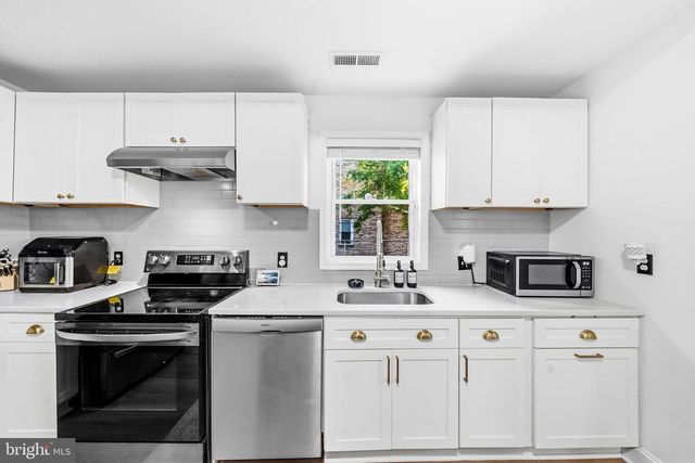 3009 8TH ST SE, Washington, DC 20032