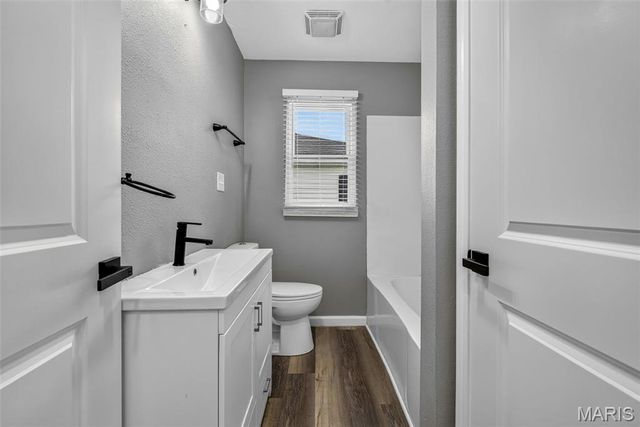 1206 N Washington Street, Farmington, MO 63640