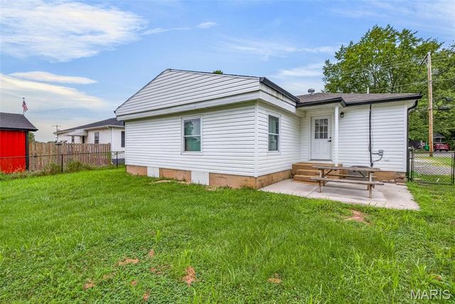 1206 N Washington Street, Farmington, MO 63640