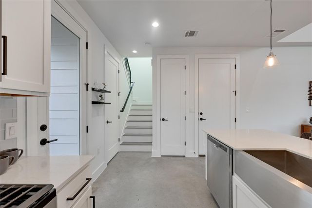 1208 Walnut Ave 2, Austin, TX 78702