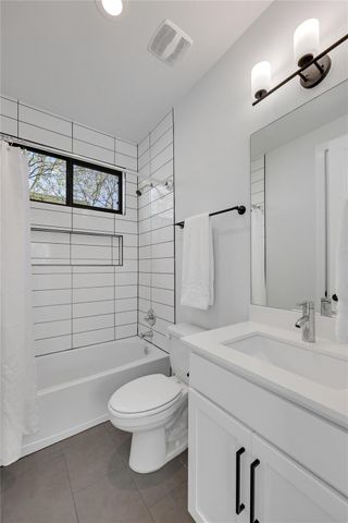 1208 Walnut Ave 2, Austin, TX 78702