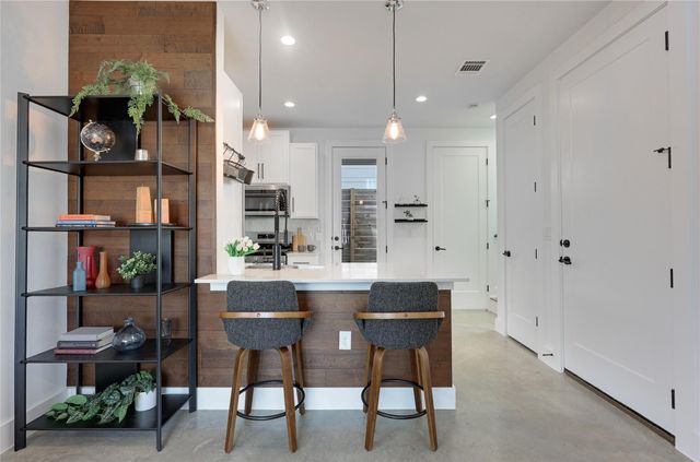 1208 Walnut Ave 2, Austin, TX 78702