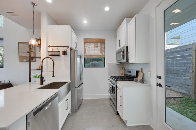 1208 Walnut Ave 2, Austin, TX 78702