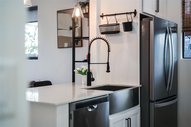 1208 Walnut Ave 2, Austin, TX 78702