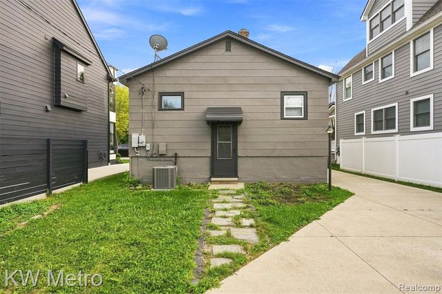 1427 Humphrey Avenue, Birmingham, MI 48009