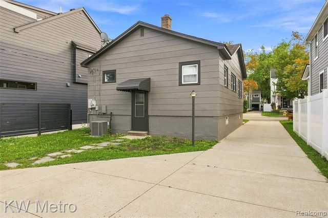 1427 Humphrey Avenue, Birmingham, MI 48009