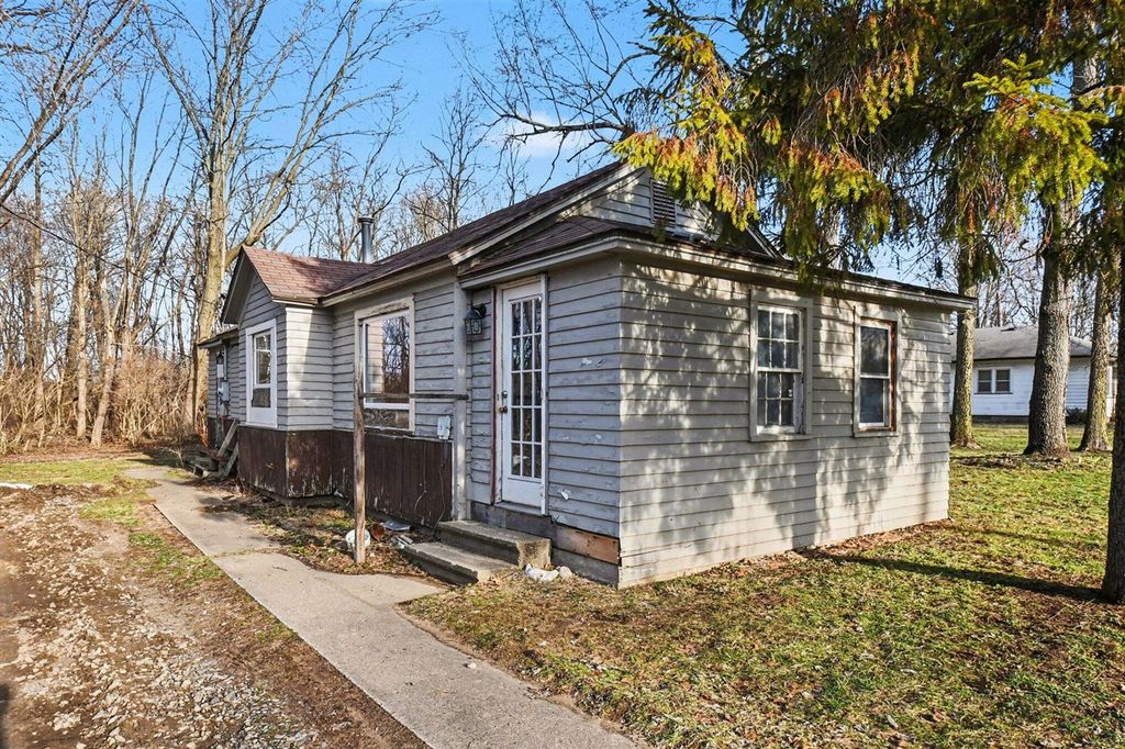 1220 S 3rd Street, Niles, MI 49120