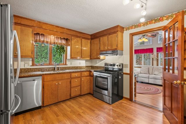 10 Beechwood Drive, Rutland, MA 01543