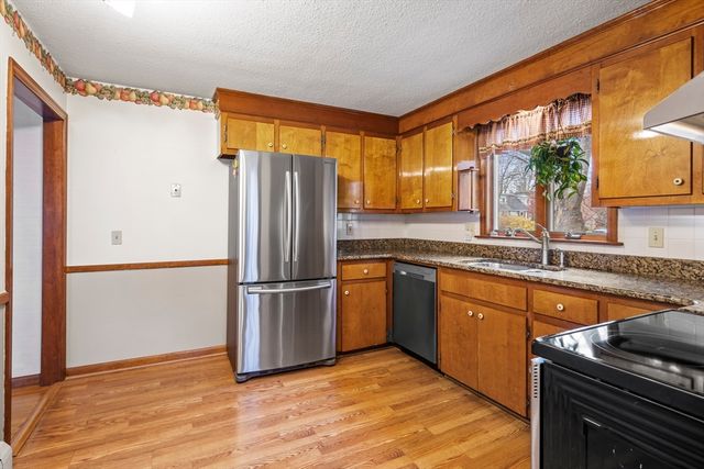 10 Beechwood Drive, Rutland, MA 01543