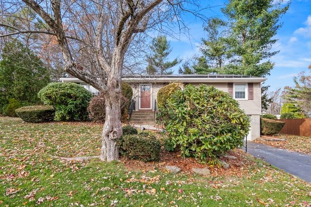 10 Beechwood Drive, Rutland, MA 01543