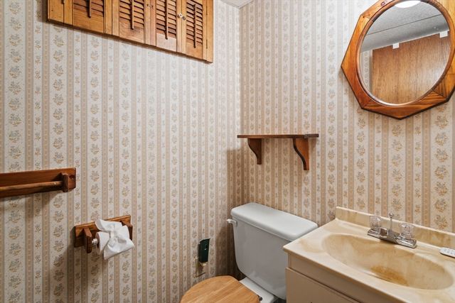 10 Beechwood Drive, Rutland, MA 01543