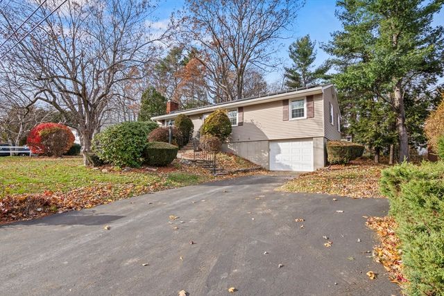 10 Beechwood Drive, Rutland, MA 01543