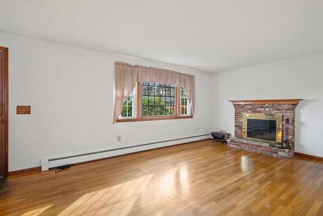 10 Beechwood Drive, Rutland, MA 01543