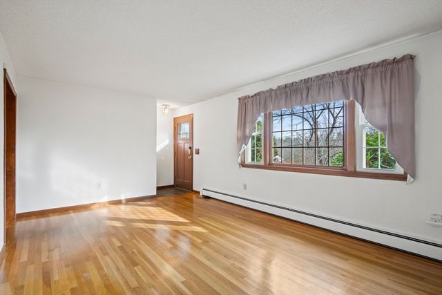 10 Beechwood Drive, Rutland, MA 01543