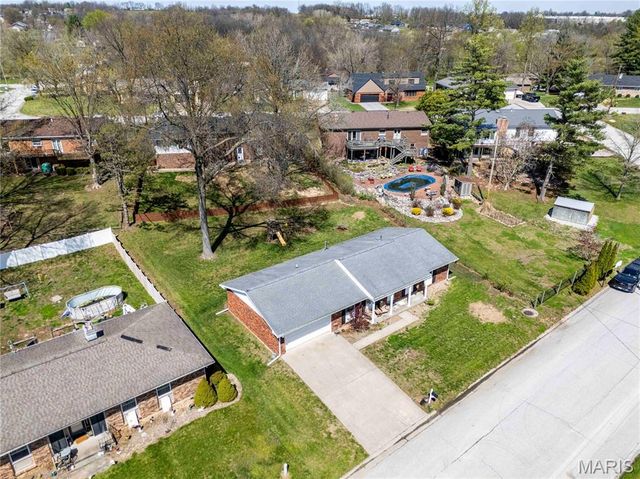 30 Satellite Drive, Hannibal, MO 63401