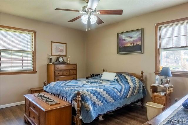 30 Satellite Drive, Hannibal, MO 63401