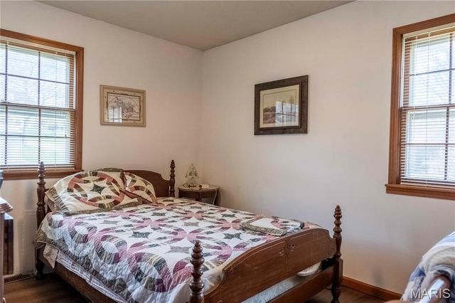 30 Satellite Drive, Hannibal, MO 63401