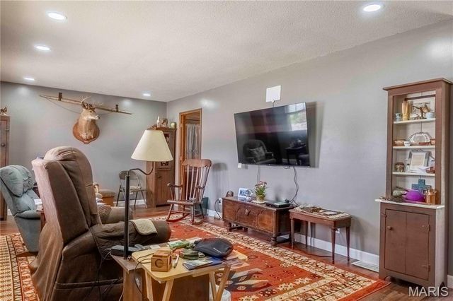 30 Satellite Drive, Hannibal, MO 63401