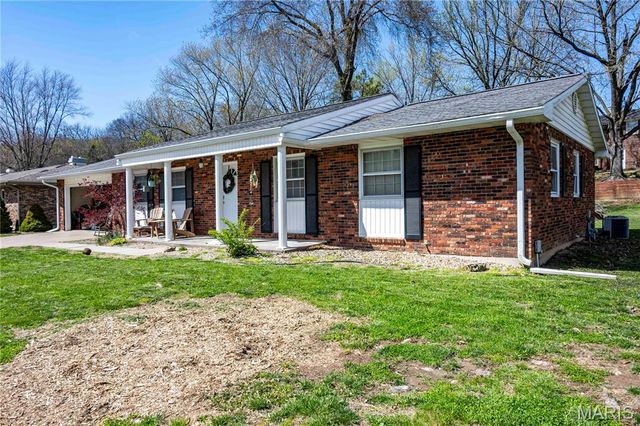 30 Satellite Drive, Hannibal, MO 63401