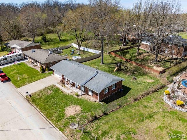 30 Satellite Drive, Hannibal, MO 63401