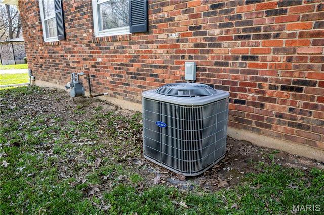 30 Satellite Drive, Hannibal, MO 63401