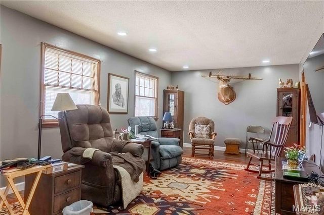 30 Satellite Drive, Hannibal, MO 63401