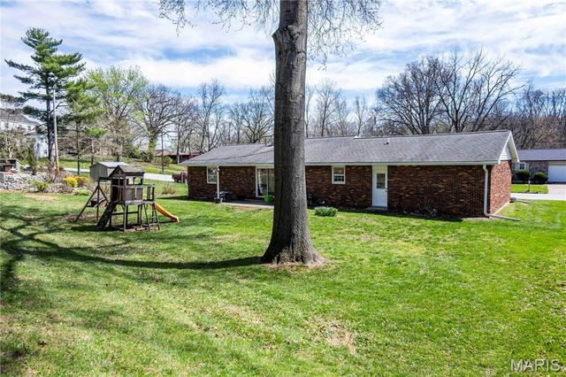 30 Satellite Drive, Hannibal, MO 63401