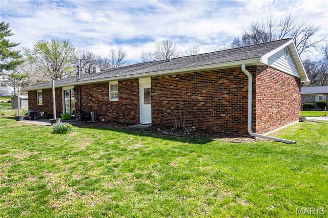 30 Satellite Drive, Hannibal, MO 63401